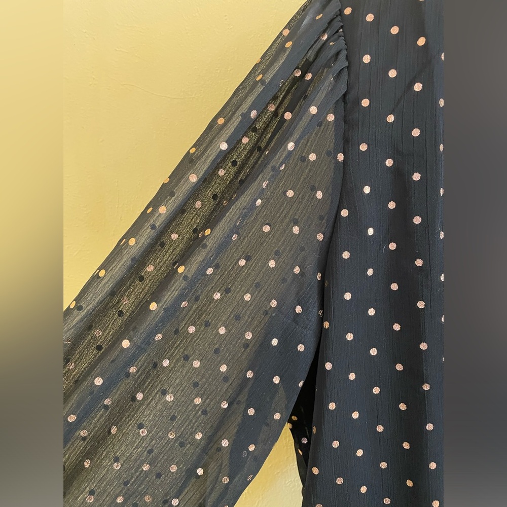Black with Gold Polka Dot Long Sleeve V-Neck Blouse Sz-Medium - Picture 4 of 9